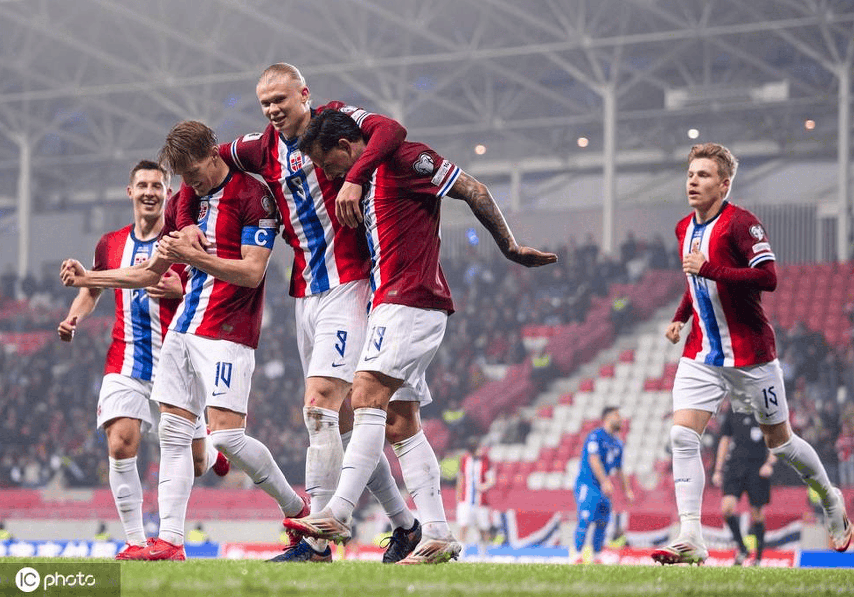 挪威队在友谊赛中击败加拿大,士气高昂 挪威队在友谊赛中击败加拿大,士气高昂