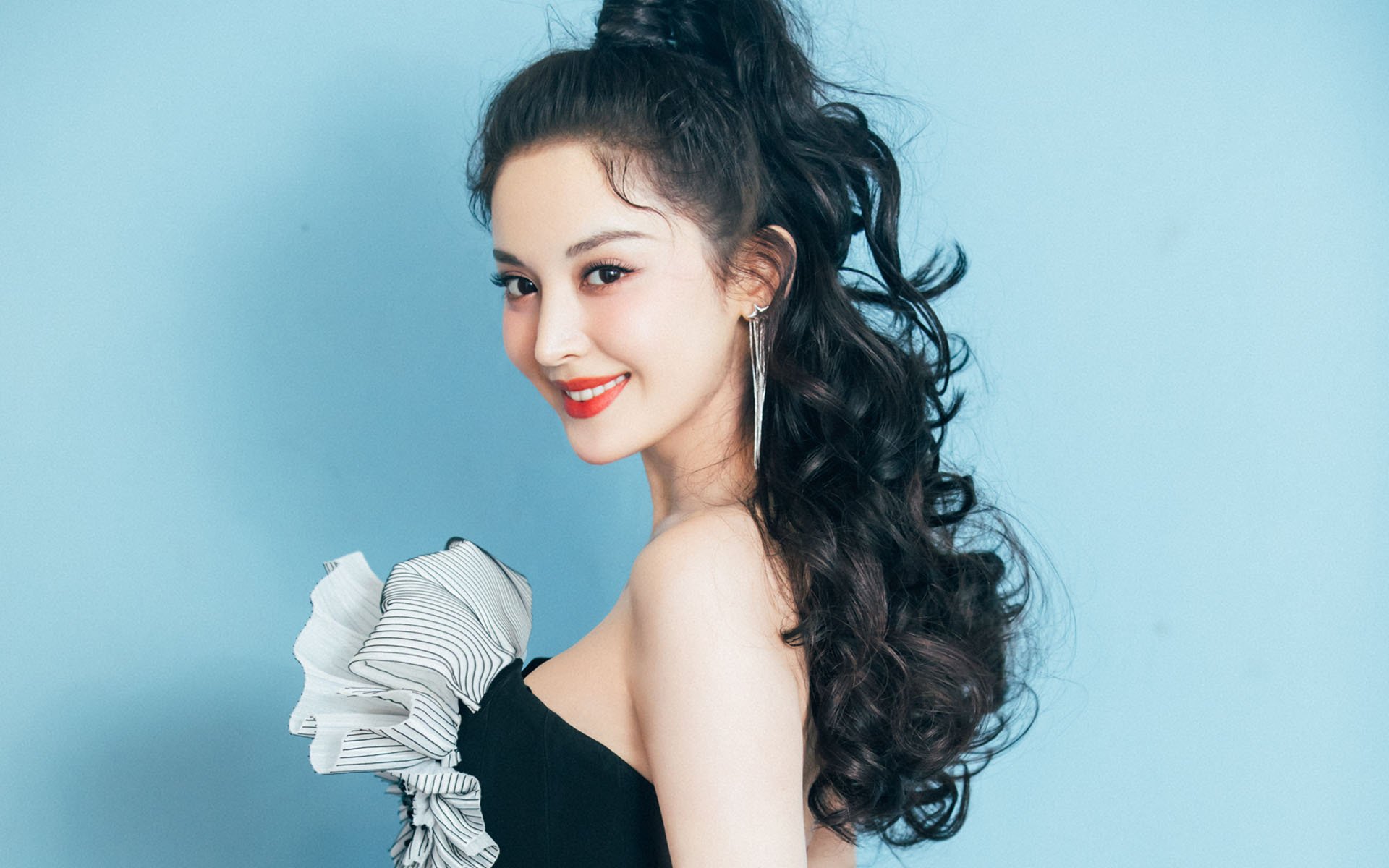 雷霆贯穿申城之夜，欧文完美掌控力终结上海队最后闪电